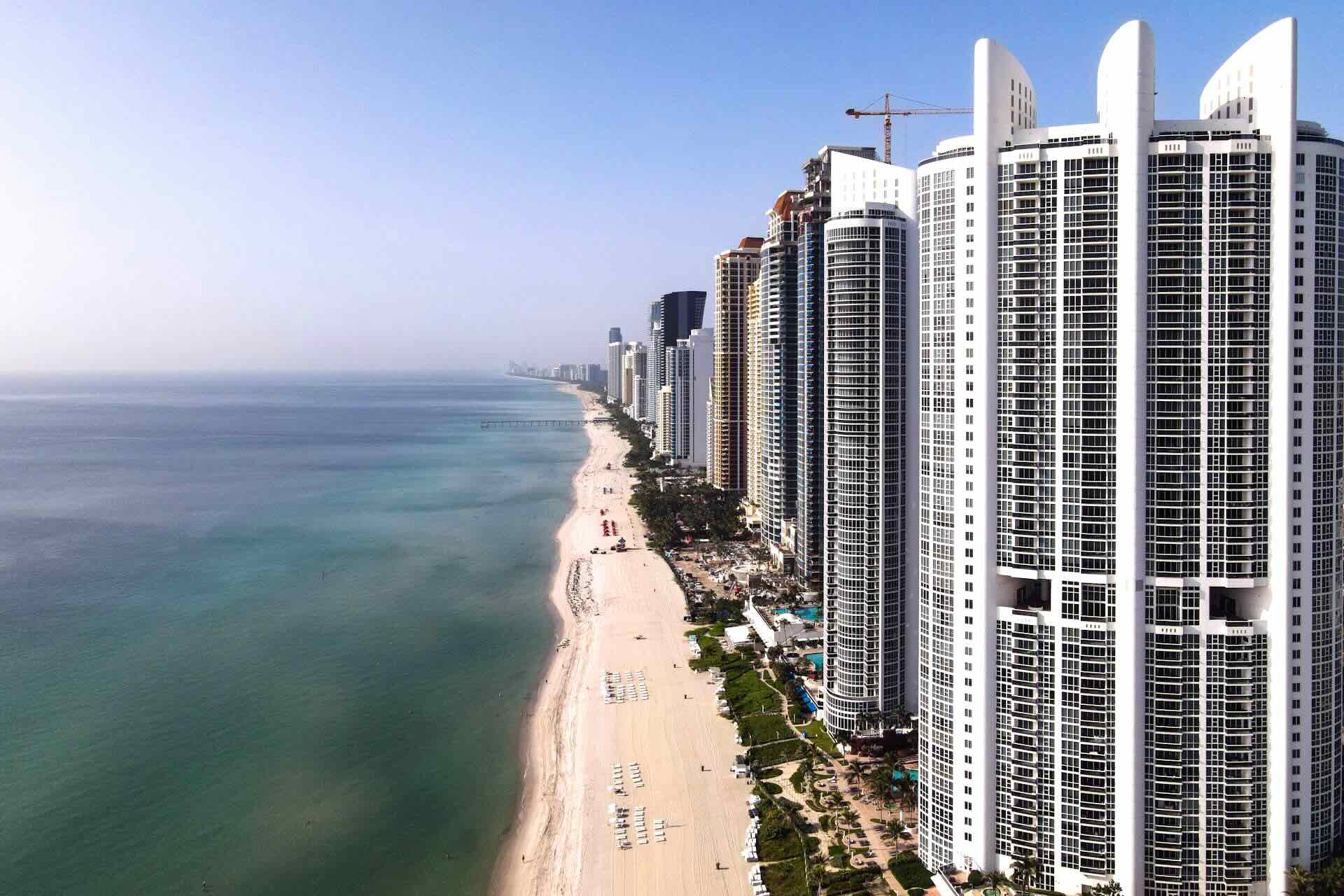 How Smart Investors Approach Miami Real Estate Today
